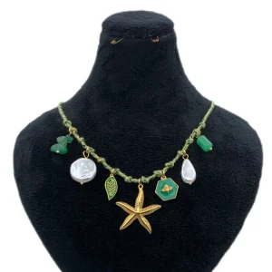 گردنبند زنانه استیل مدل ساحلی با آویز ستاره دریایی، سنگ سبز و مروارید سفید