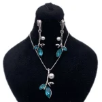 نیم ست گندمی کلیو شامل گردنبند و گوشواره با طرح خوشه گندم، سنگ سواروسکی و مروارید استیل